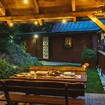 Lodge Sovia Wellness S Jacuzzi Kadou A Saunou, Cingov