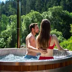 Lodge Sovia Wellness S Jacuzzi Kadou A Saunou, Cingov