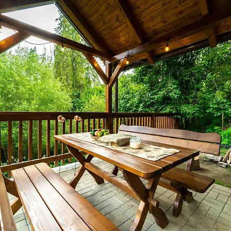Sovia Wellness S Jacuzzi Kadou A Saunou, Cingov Деревянный коттедж *