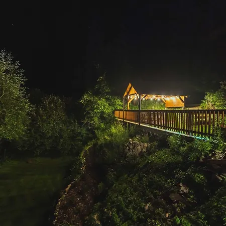 Sovia Wellness Chata, Sauna & Jacuzzi, Slovensky Raj 斯米扎尼