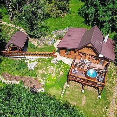 Деревянный коттедж Sovia Wellness Chata, Sauna & Jacuzzi, Slovensky Raj Смижаны