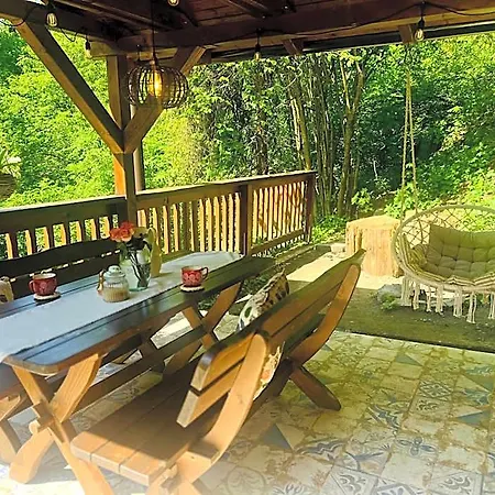 Деревянный коттедж Sovia Wellness Chata, Sauna & Jacuzzi, Slovensky Raj Смижаны