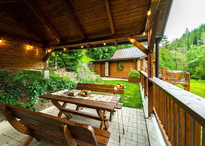 롯지 Sovia Wellness S Jacuzzi Kadou A Saunou, Cingov *